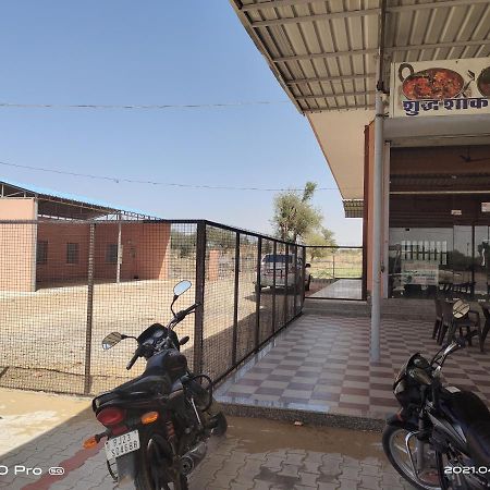 Hotel Purnima Palace Fatehpur  エクステリア 写真