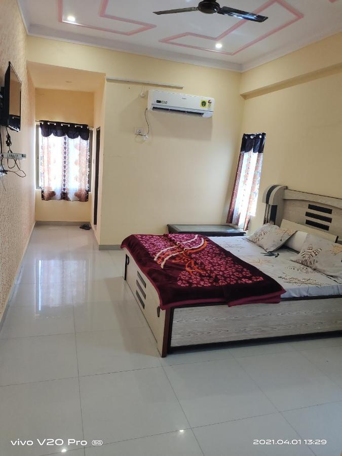 Hotel Purnima Palace Fatehpur  エクステリア 写真