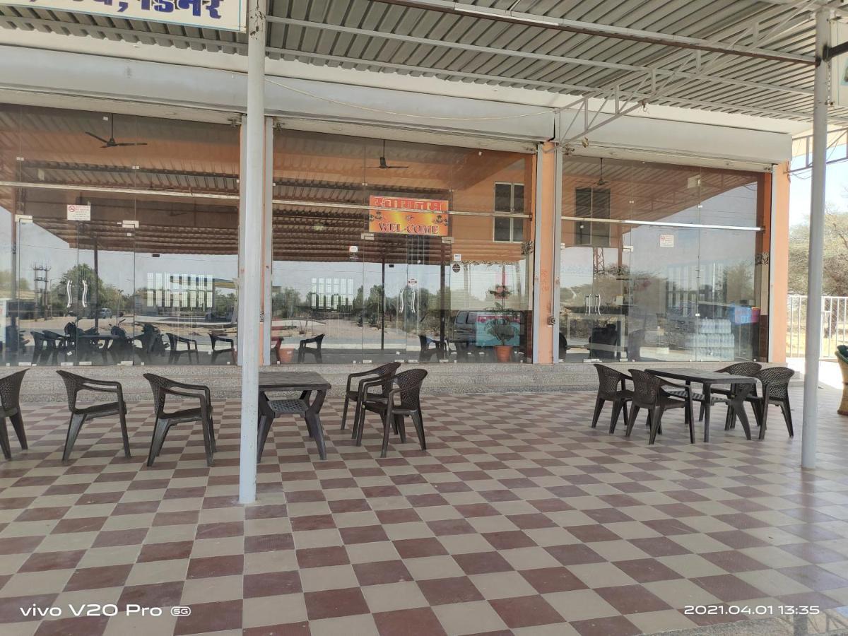 Hotel Purnima Palace Fatehpur  エクステリア 写真